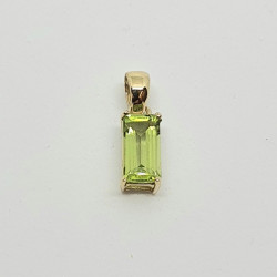 9ct Peridot Baguette Pendant